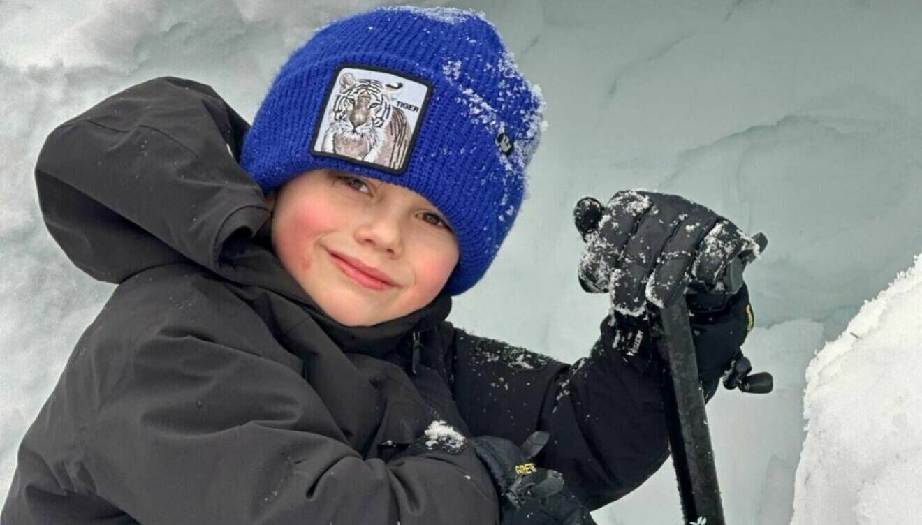 Prins Oscar i snön under sportlovet i Storlien