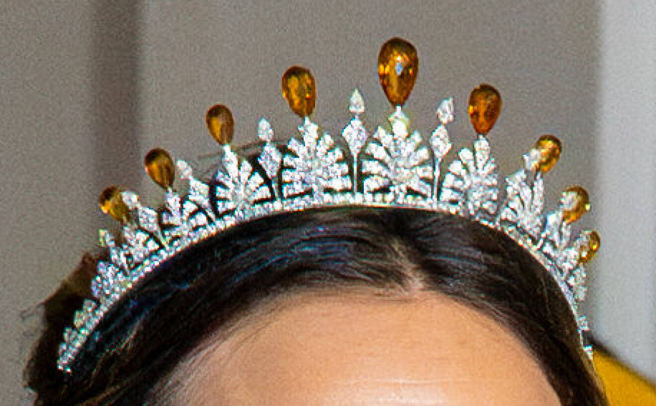 Prinsessan Sofia i sin tiara med gula stenar, troligen citriner eller topaser