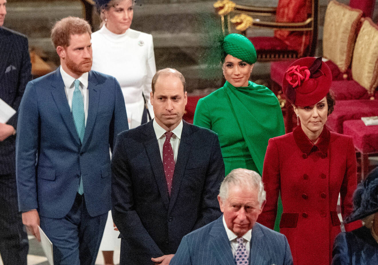 Brittiska kungafamiljen, med prins Hary och hertiginnan Meghan Markle, under Commonwealth Day Service i Westminster Abbey 2020