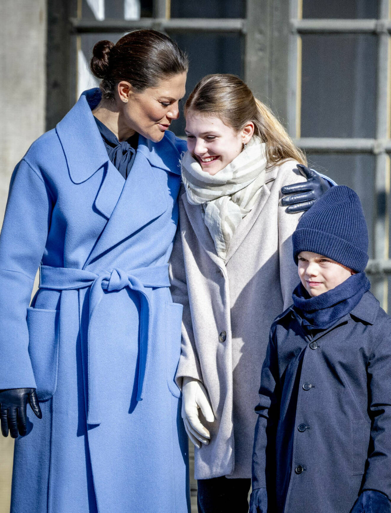 Kronprinsessan Victoria, prinsessan Estelle och prins Oscar – firar Victorias namnsdag 2024 på slottet