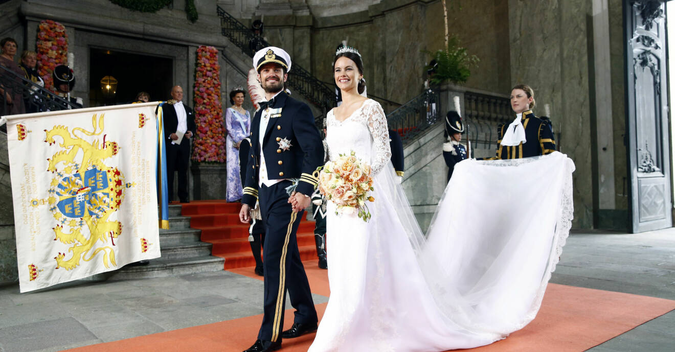 Prins Carl Philip och prinsessan Sofia ler på sin bröllopsdag