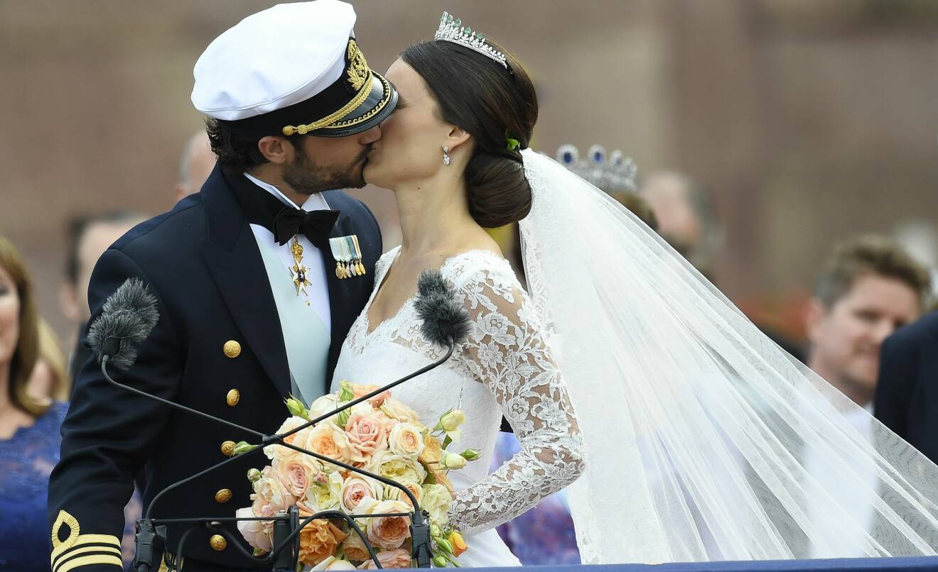 Prins Carl Philip kysser prinsessan Sofia