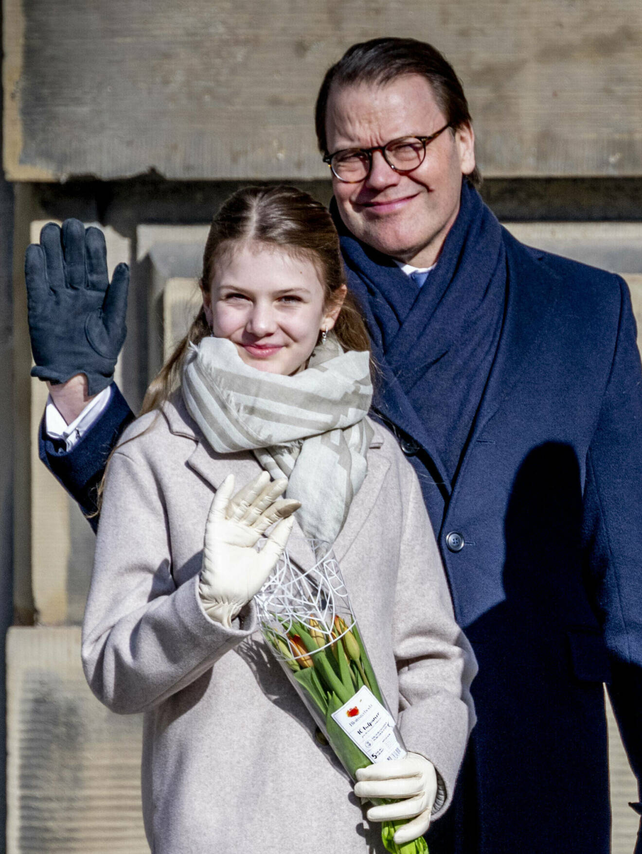 Prinsessan Estelle med sin pappa prins Daniel på kronprinsessan Victorias namnsdag 2024