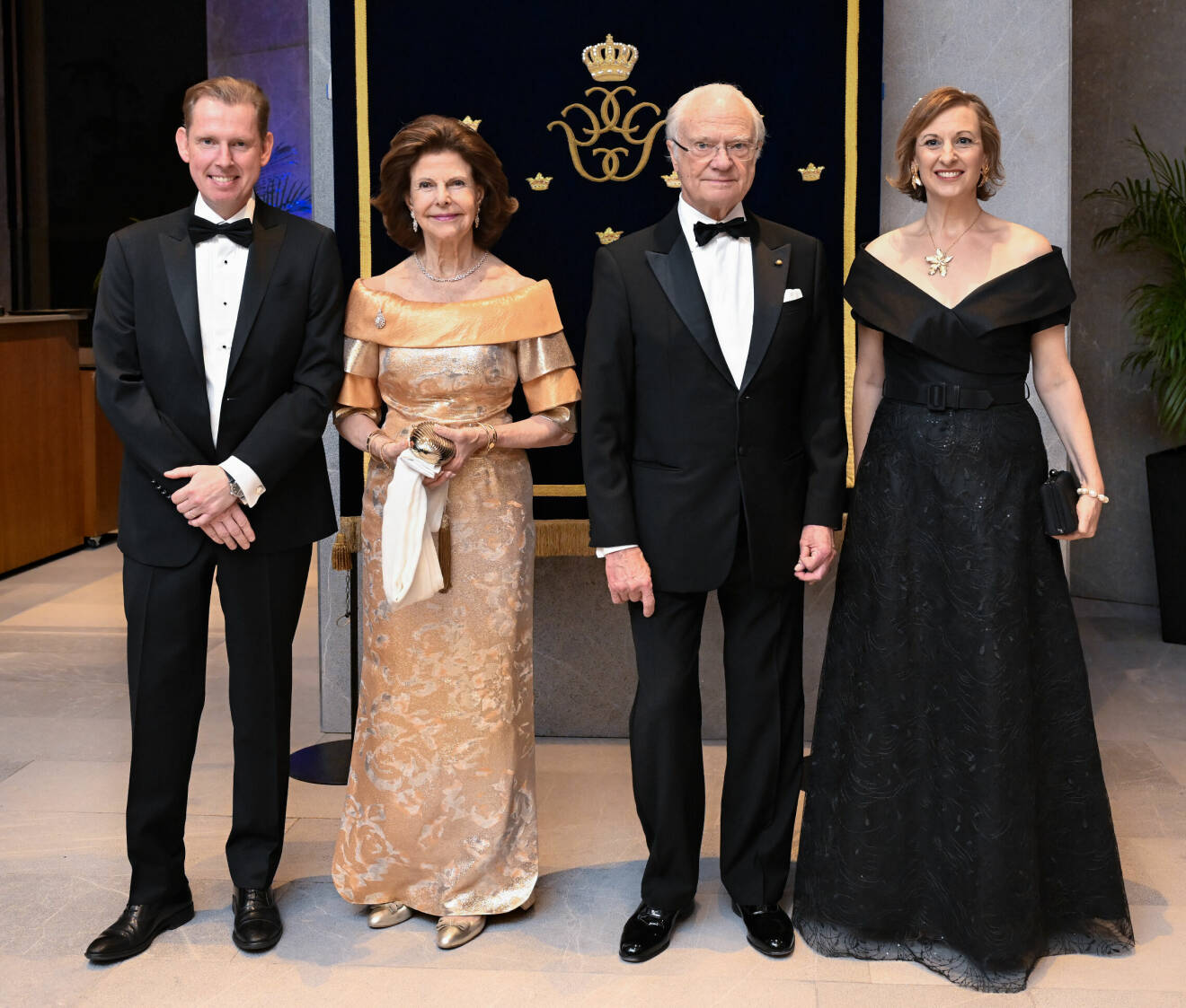 Kungen och drottning Silvia med Sveriges ambassadör Gunnar Aldén och hans fru Sara