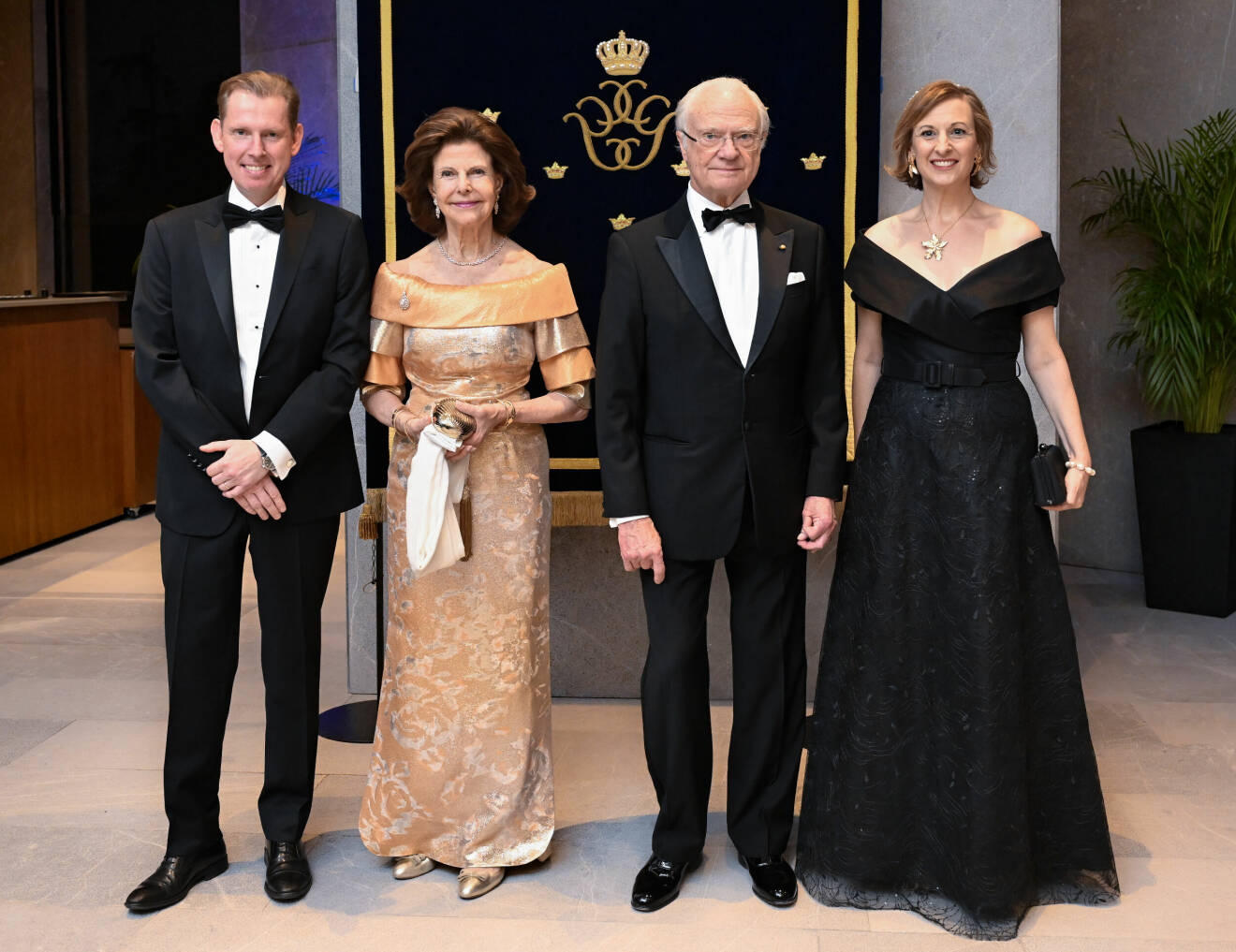 Svarsmiddag under statsbesök i Mexiko: Kung Carl Gustaf och drottning Silvia med Sveriges ambassadör Gunnar Aldén och hans fru Sara
