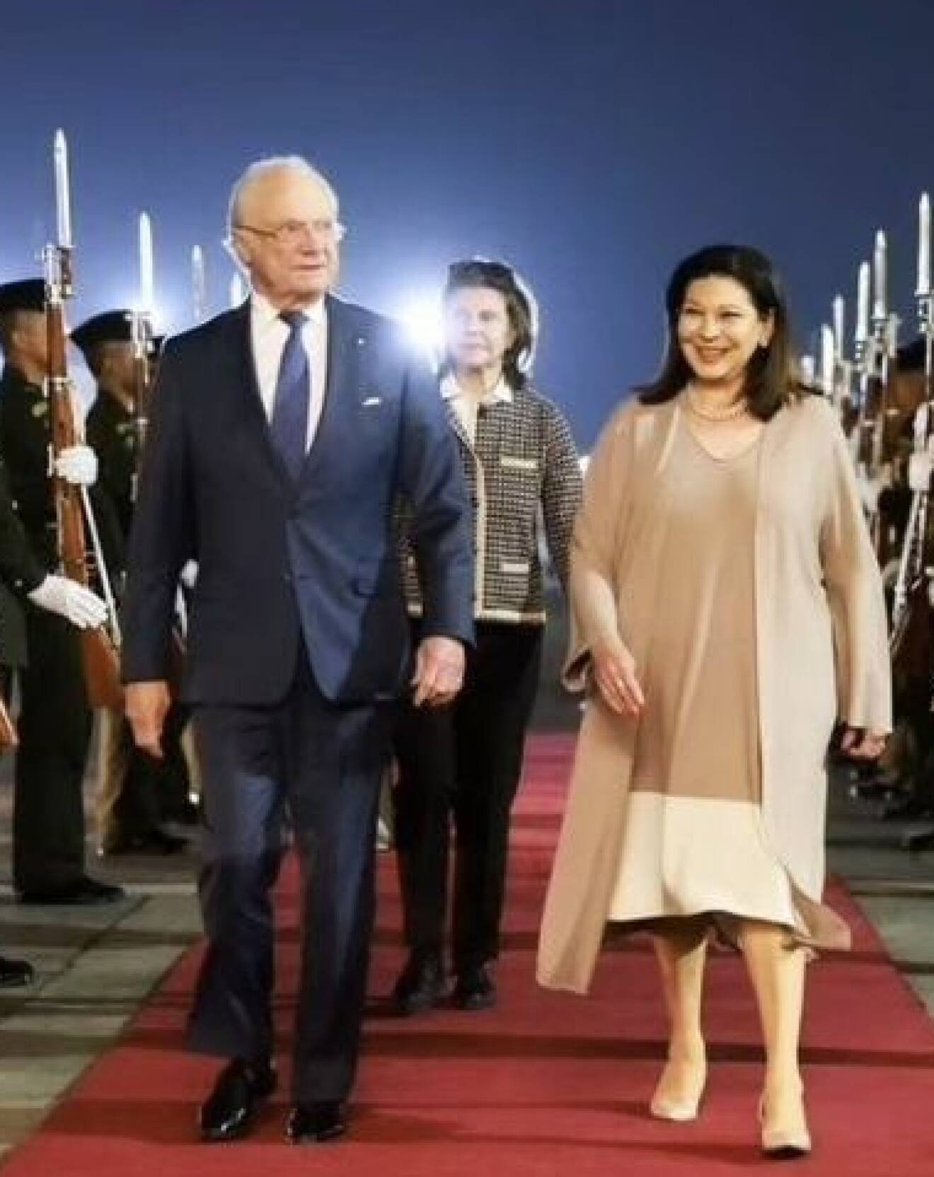 Statsbesök i Mexiko: Drottning Silvias resdress – byxor och stickad kofta eller jacka från Jumperfabriken