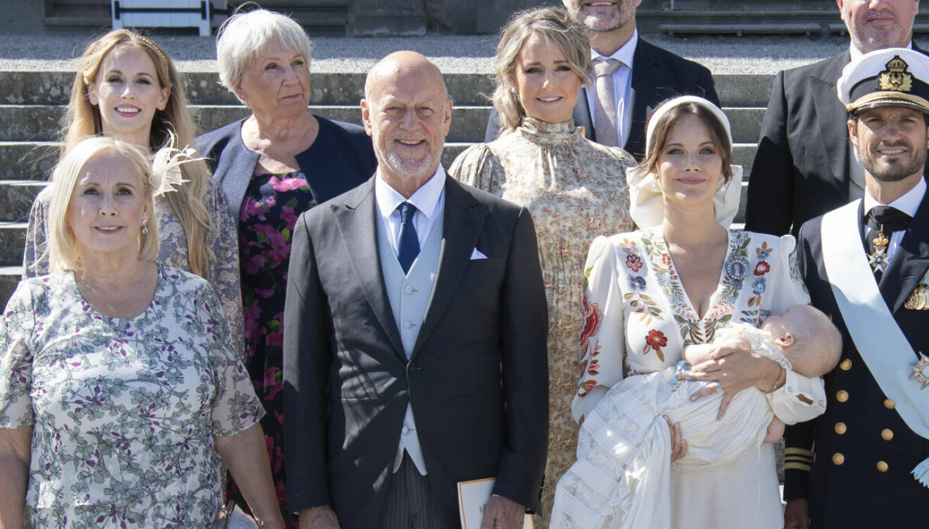 Sara Hellqvist, Britt Rotman, Lina Hellqvist, Marie Hellqvist, Erik Hellqvist, prinsessan Sofia, prins Carl Philip och prins Julian poserar ihop