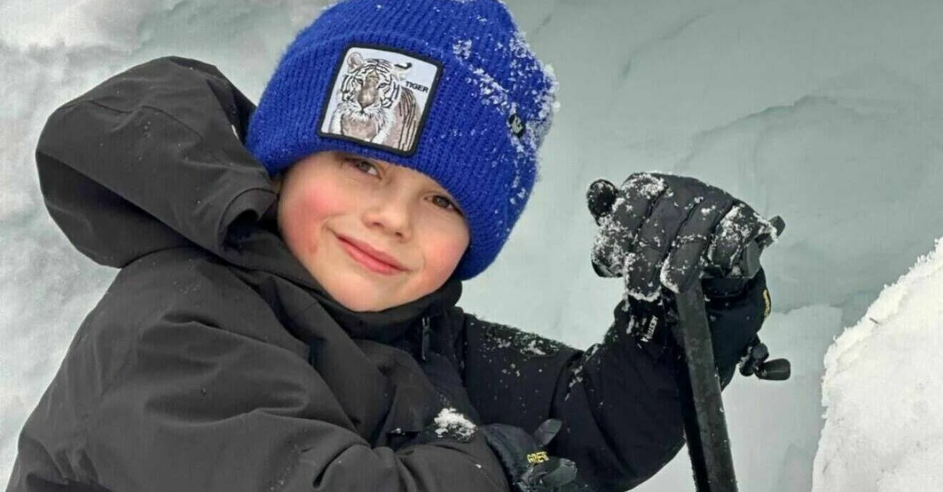 Prins Oscar ler i snön