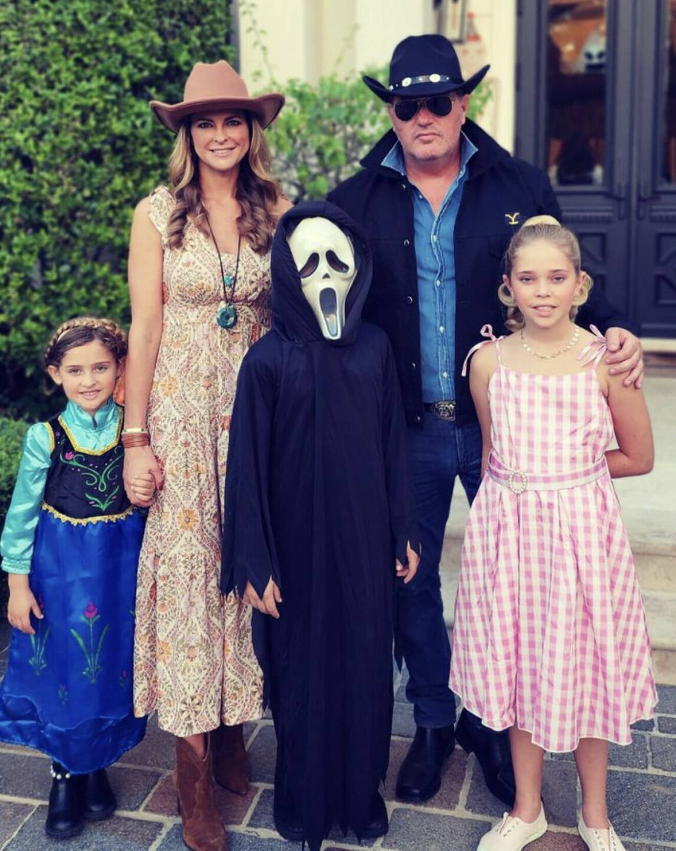 Prinsessan Madeleine med familj utklädda för Halloween 2023