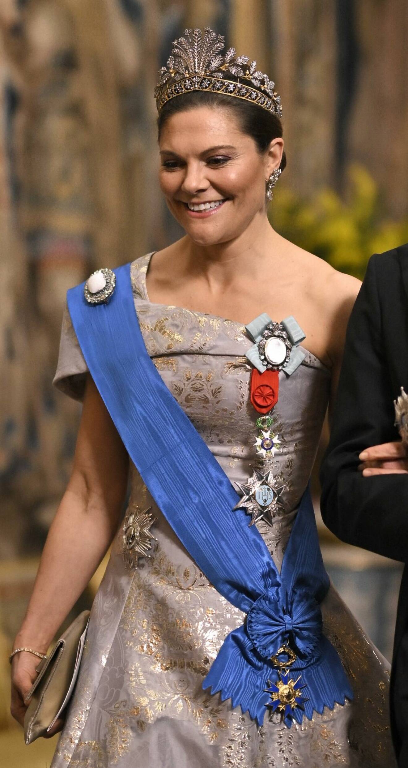 Kronprinsessan Victoria vid galamiddag för Frankrikes president Macron