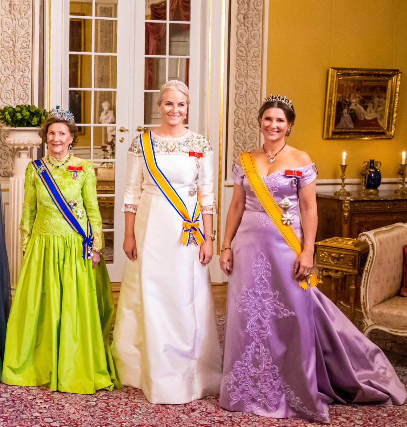 Prinsessan Märtha Louise med sin mamma drottning Sonja och sin svägerska kronprinsessan Mette-Marit