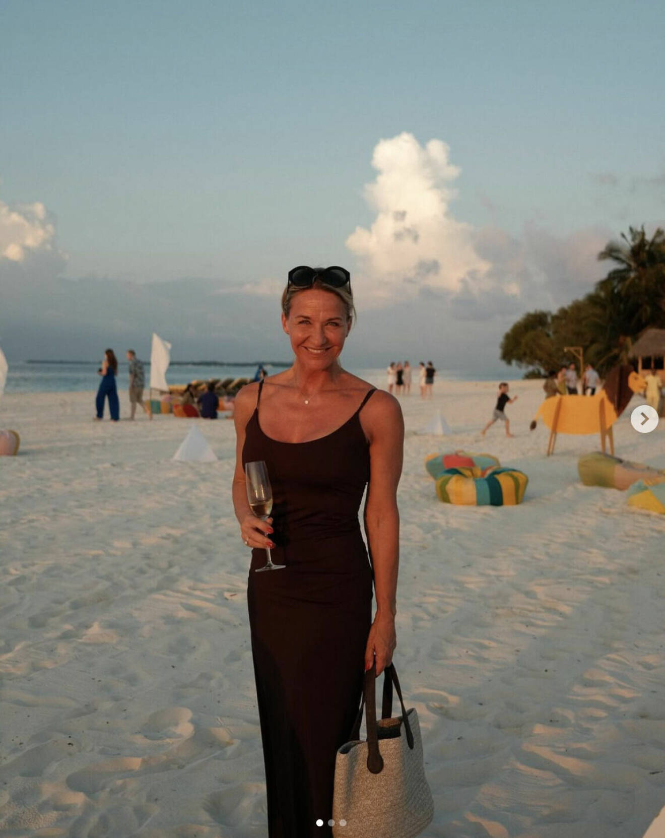Kristin Kaspersen på en strand