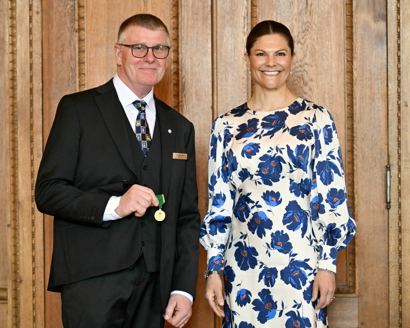 LRF:s Mjölkmedalj 2024 – kronprinsessan Victoria med mjölkbonden Jan Johansson från Degeberga i Skåne