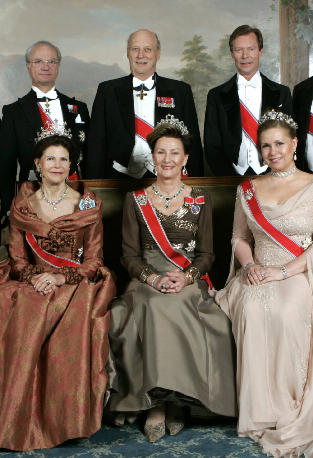 Kungen och drottning Silvia med kung Harald, drottning Sonja och Luxemburgs storhertigpar Henri och Maria Teresa