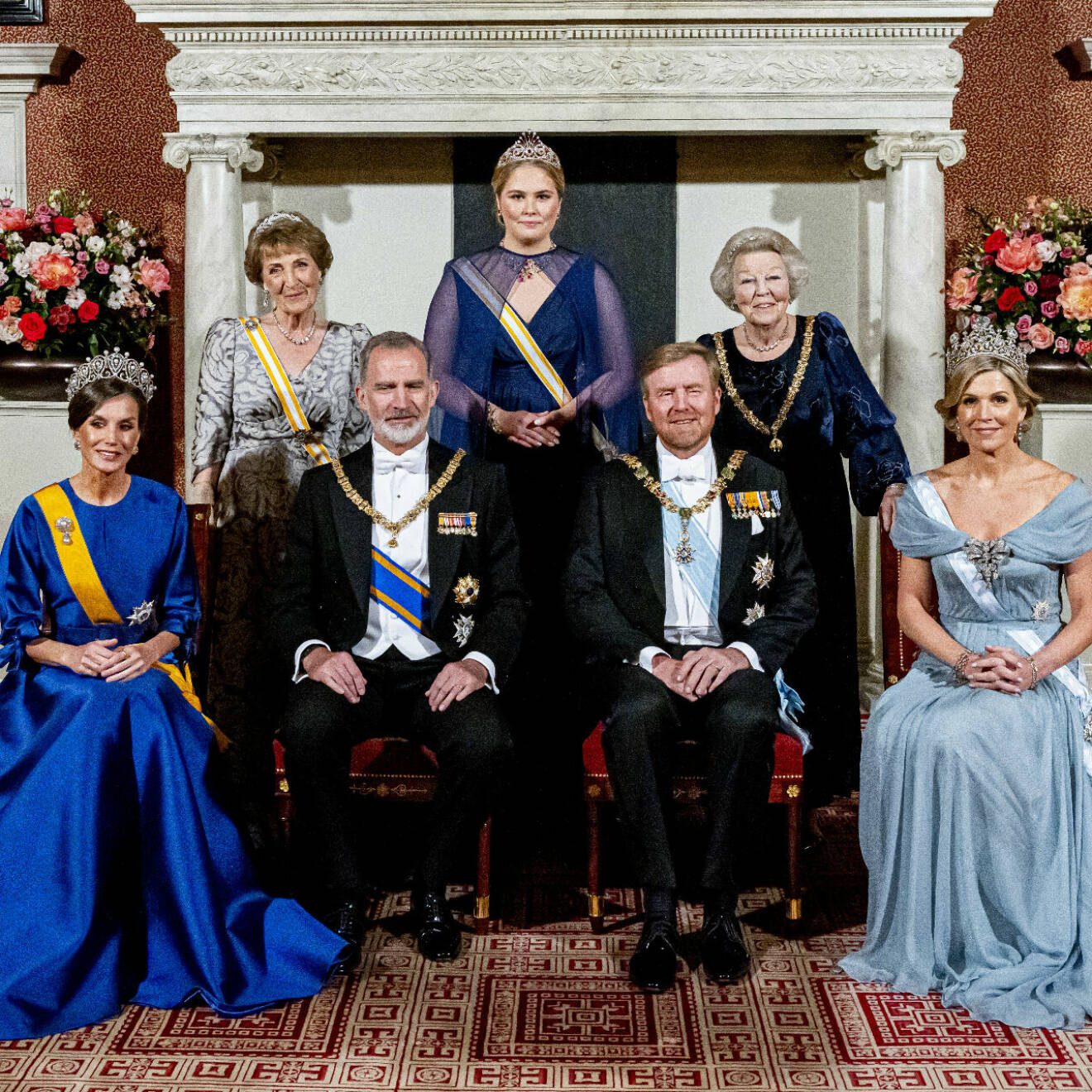 Holländska kungafamiljen och spanska kungaparet på ett gruppfoto under spanska statsbesöket i Nederländerna 2024