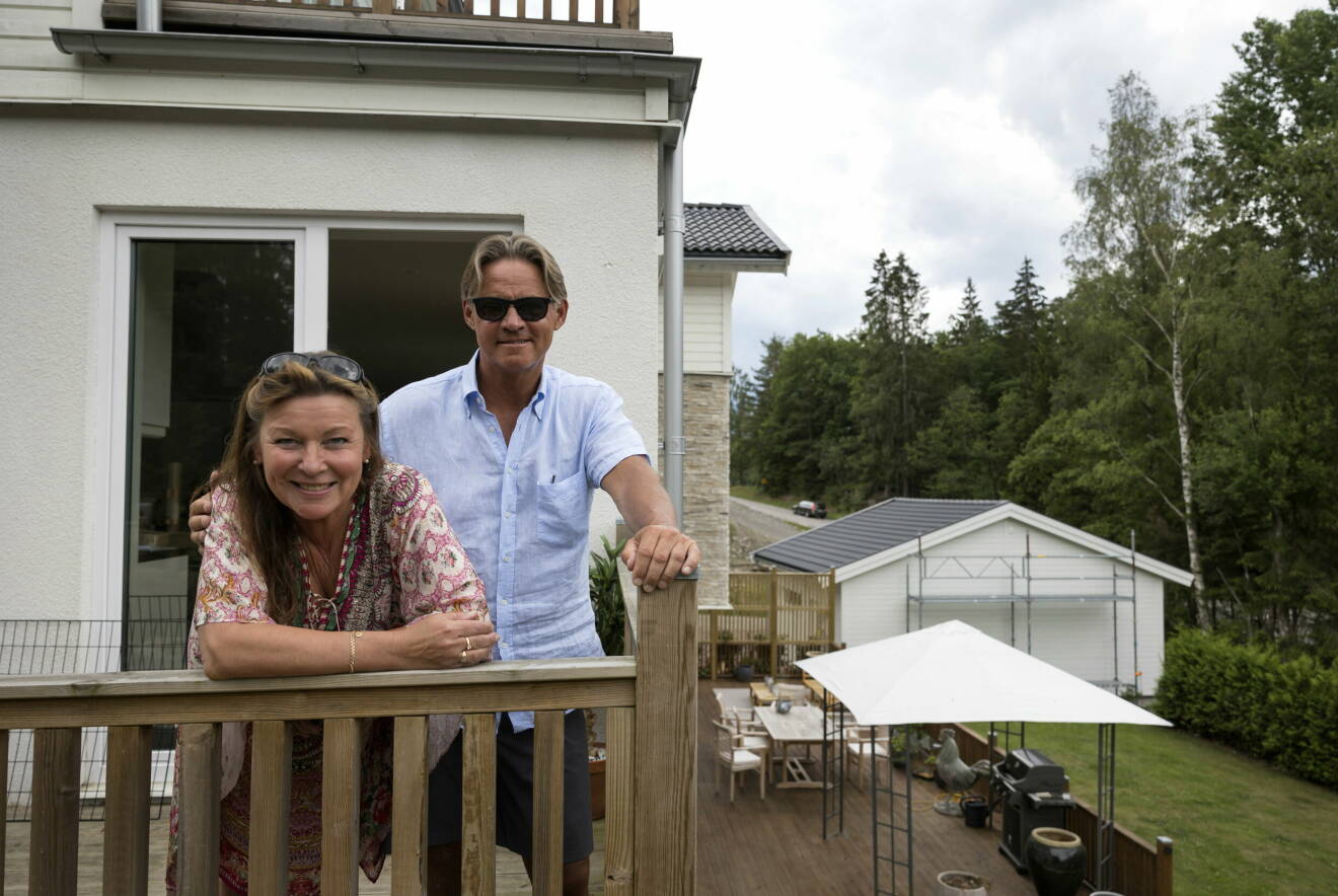 Lotta Engberg och Mikael Sandström hemma i villan i Mölnlycke