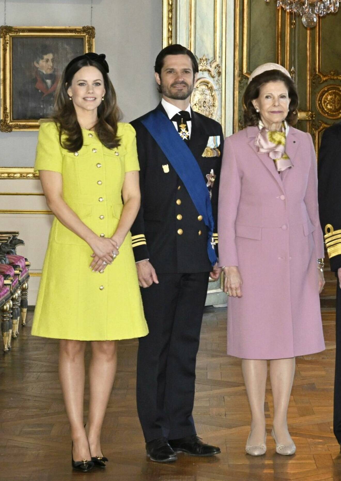 Statsbesök från Finland 2024 – drottning Silvia i rosa och prinsessan Sofia i citrongul/limegrön klänning från Andiata