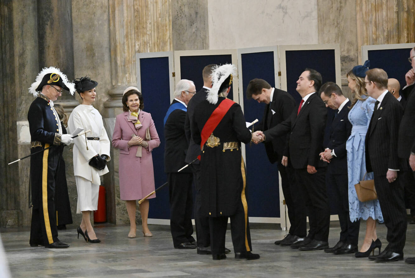 Statsbesök från Finland 2024 – kungen och presidenten med ministrarna i Rikssalen
