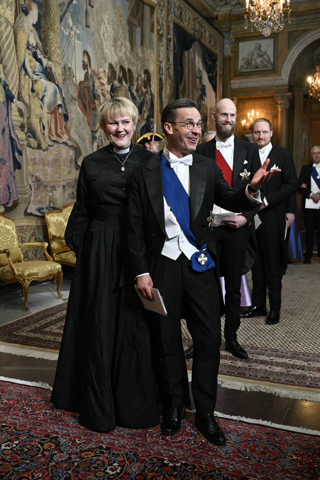 Statsminister Ulf Kristersson med hustrun Birgitta Ed anländer till kungaparets galamiddag på slottet
