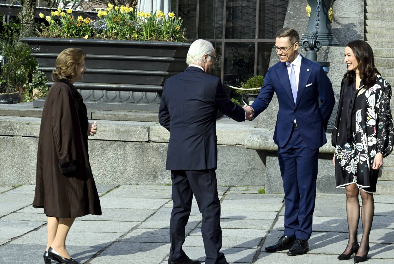 Kungen och drottning Silvia vid ankomsten till presidentparets svarsmottagning på Göteborgs konstmuseum