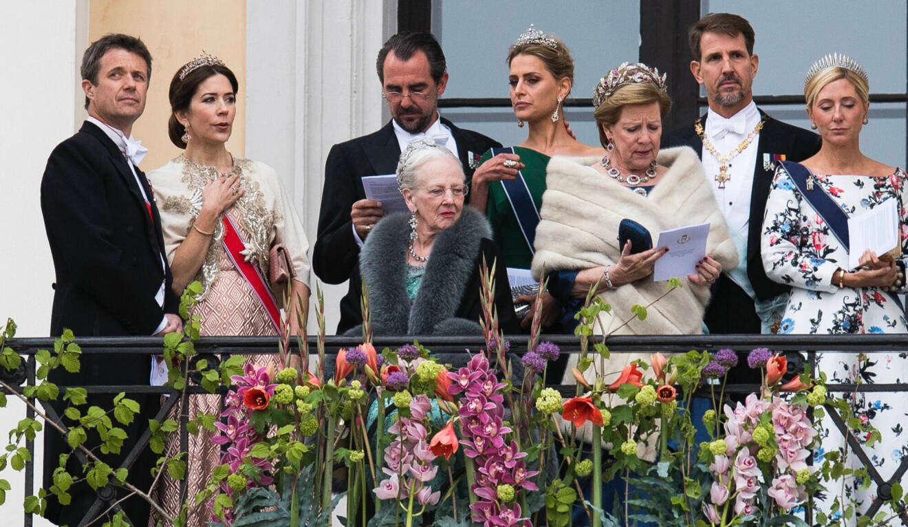 Kronprins Frederik, kronprinsessan Mary, prins Nikolaos, drottning Margrethe, prinsessan Tatiana, drottning Anne Marie, kronprins Pavlos, kronprinsessan Marie Chantal och Lady Elizabeth Shakerly