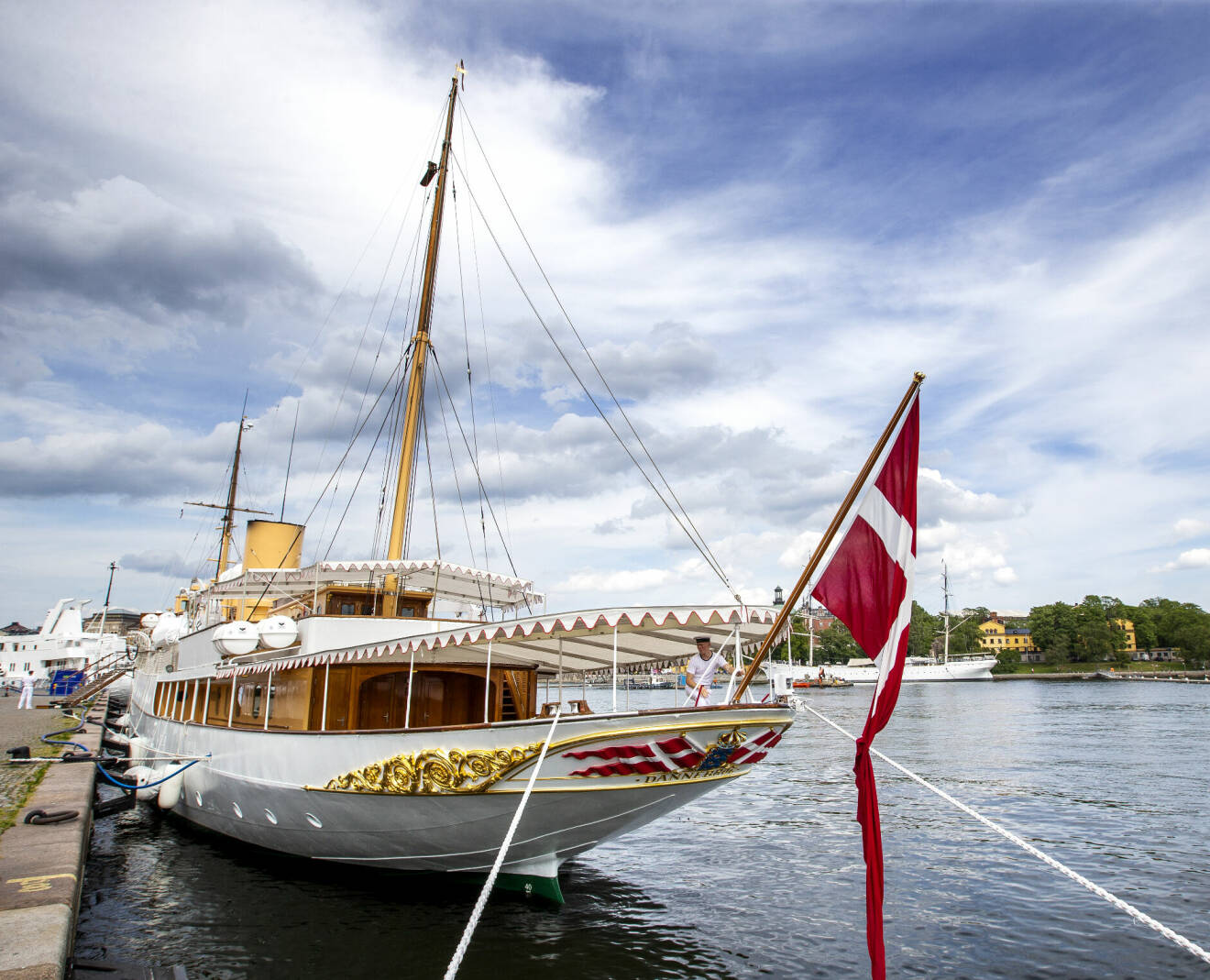 Danska kungafamiljens lustjakt Dannebrog i Stockholm