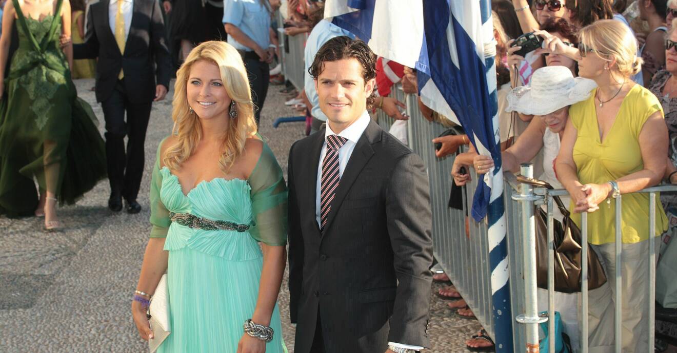 Prinsessan Madeleine och prins Carl Philip ler i samband med prins Nikolaos och prinsessan Tatianas bröllop