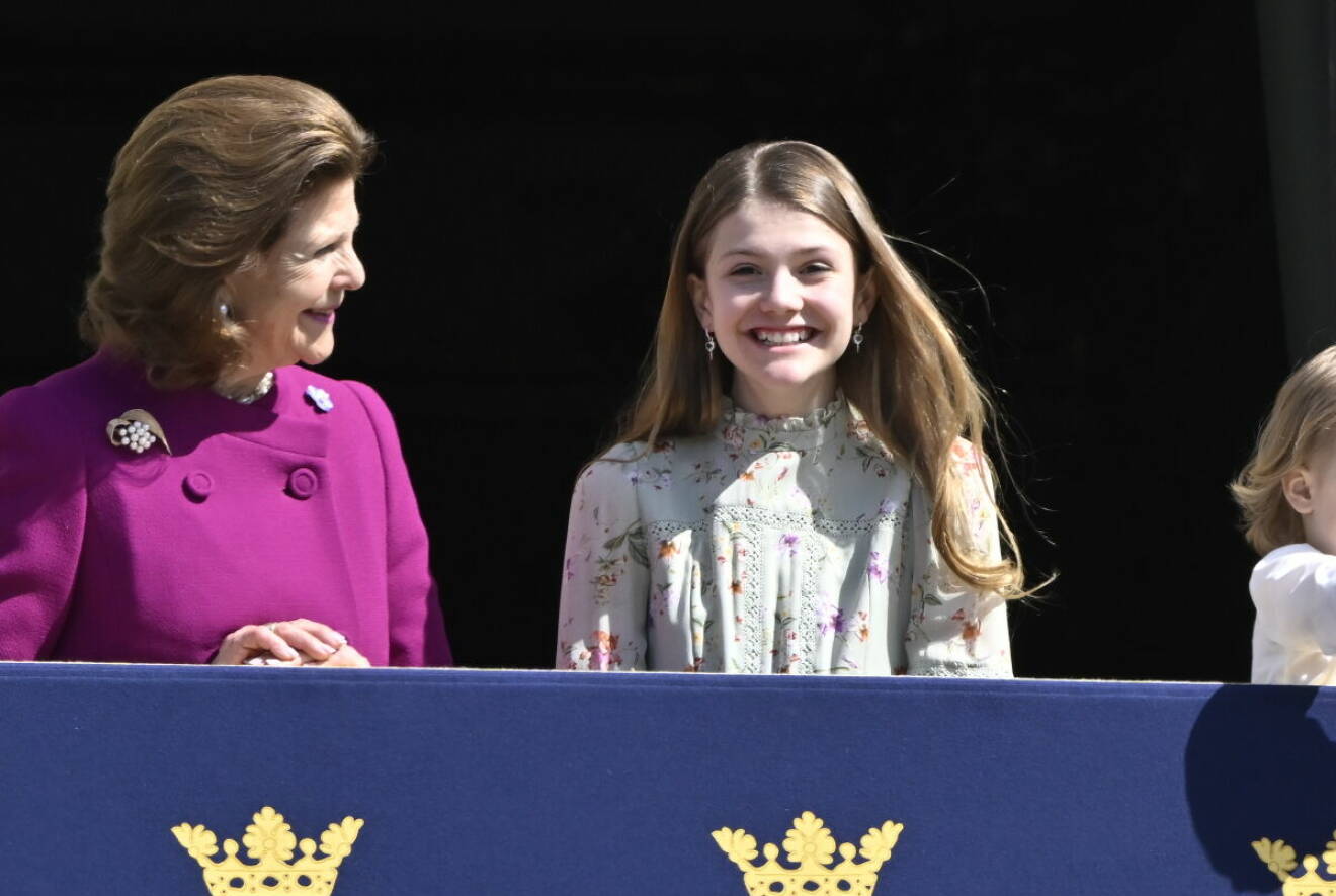 Drottning Silvia och prinsessan Estelle vid firandet av kungens födelsedag på Stockholm slott