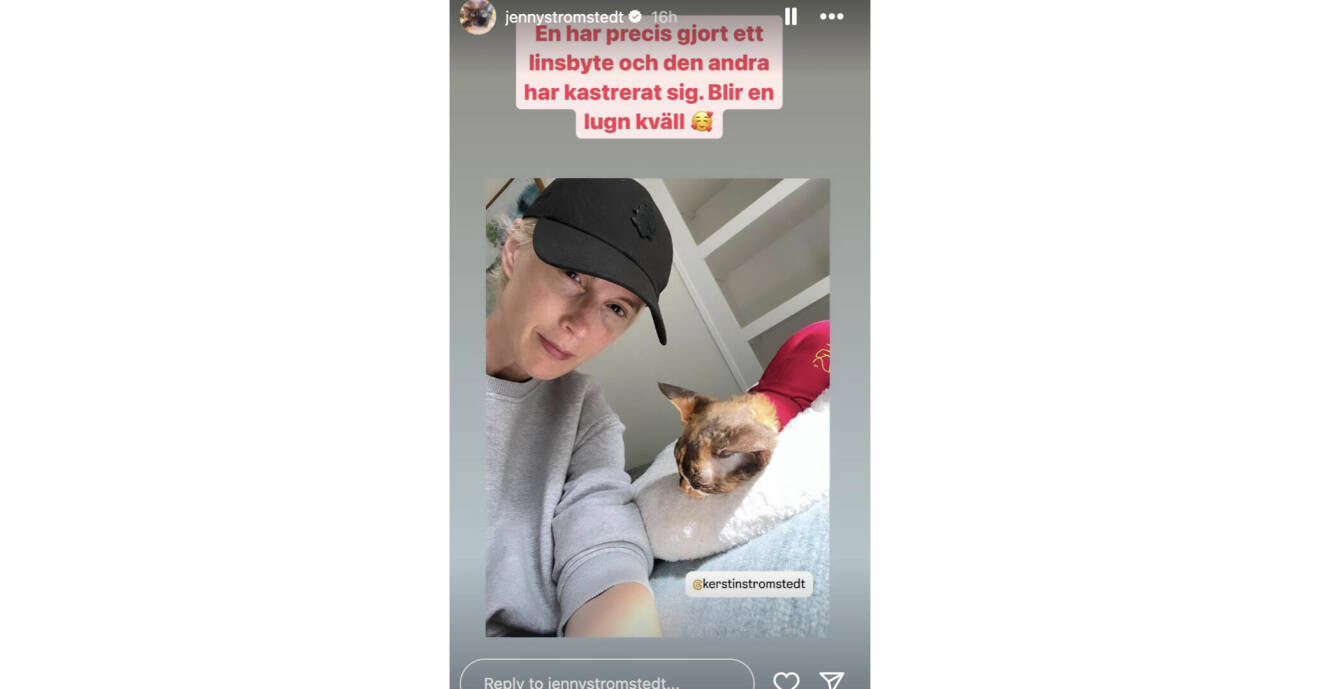 Jenny Strömstedt poserar med sin katt