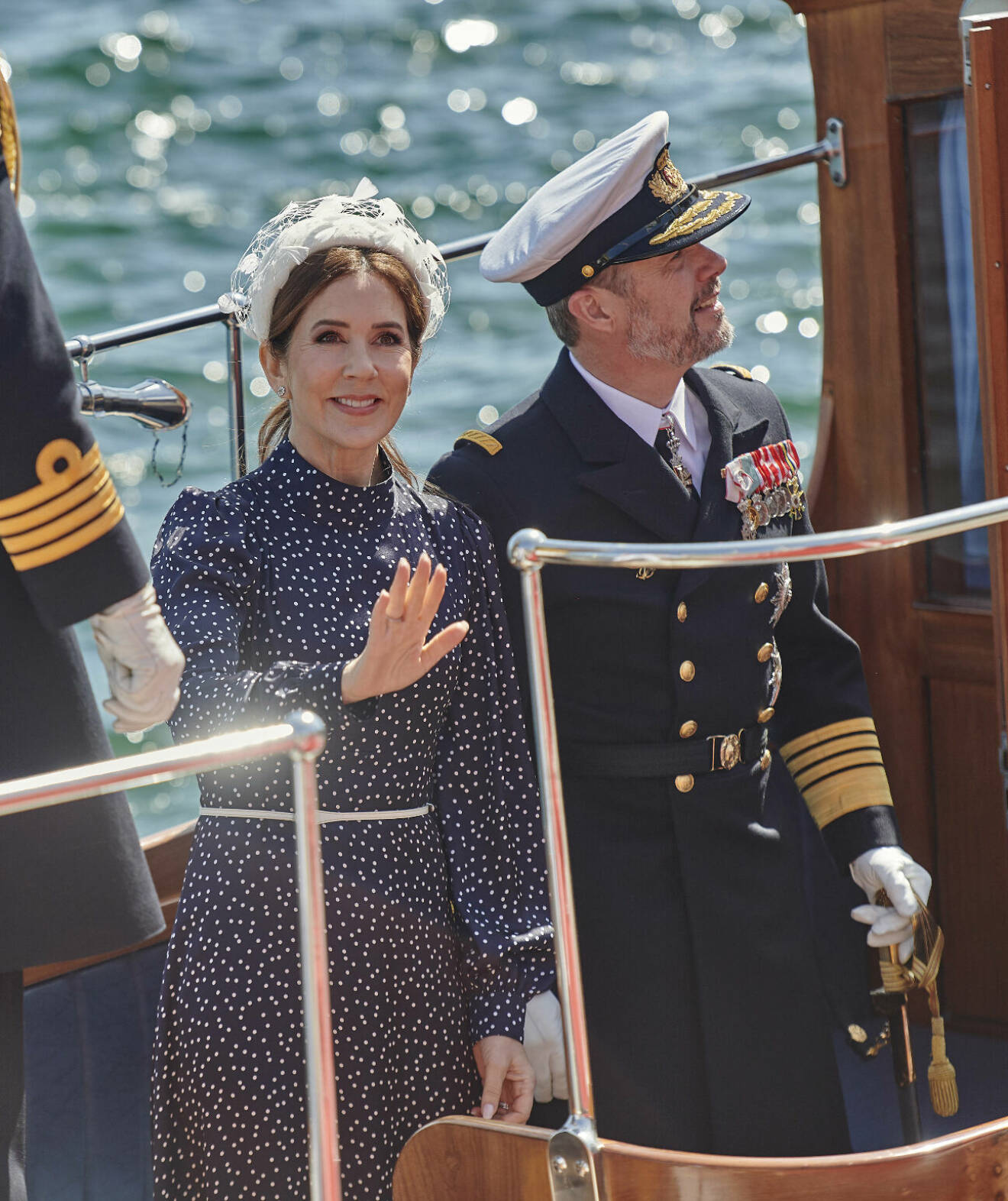 Drottning Mary och kung Frederik inför sin premiärtur med Dannebrog