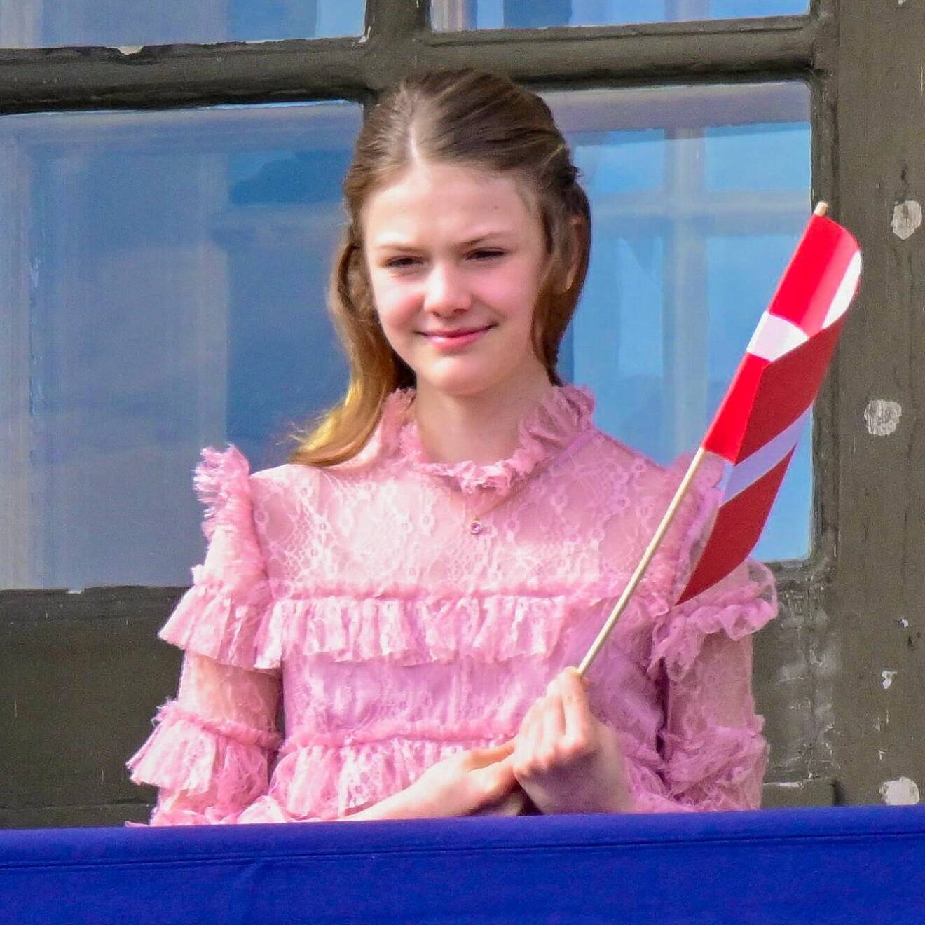 Statsbesök från Danmark 2024 – prinsessan Estelle i rosa klänning med volanger