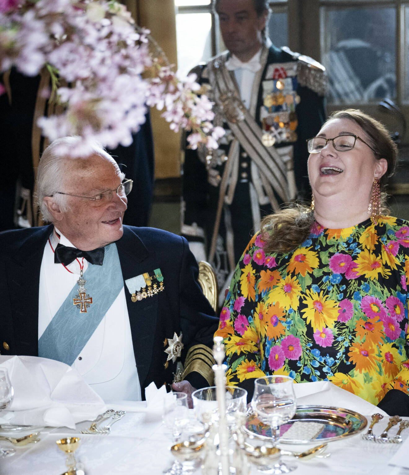 Kungen med talmannens fru Helena Norlén