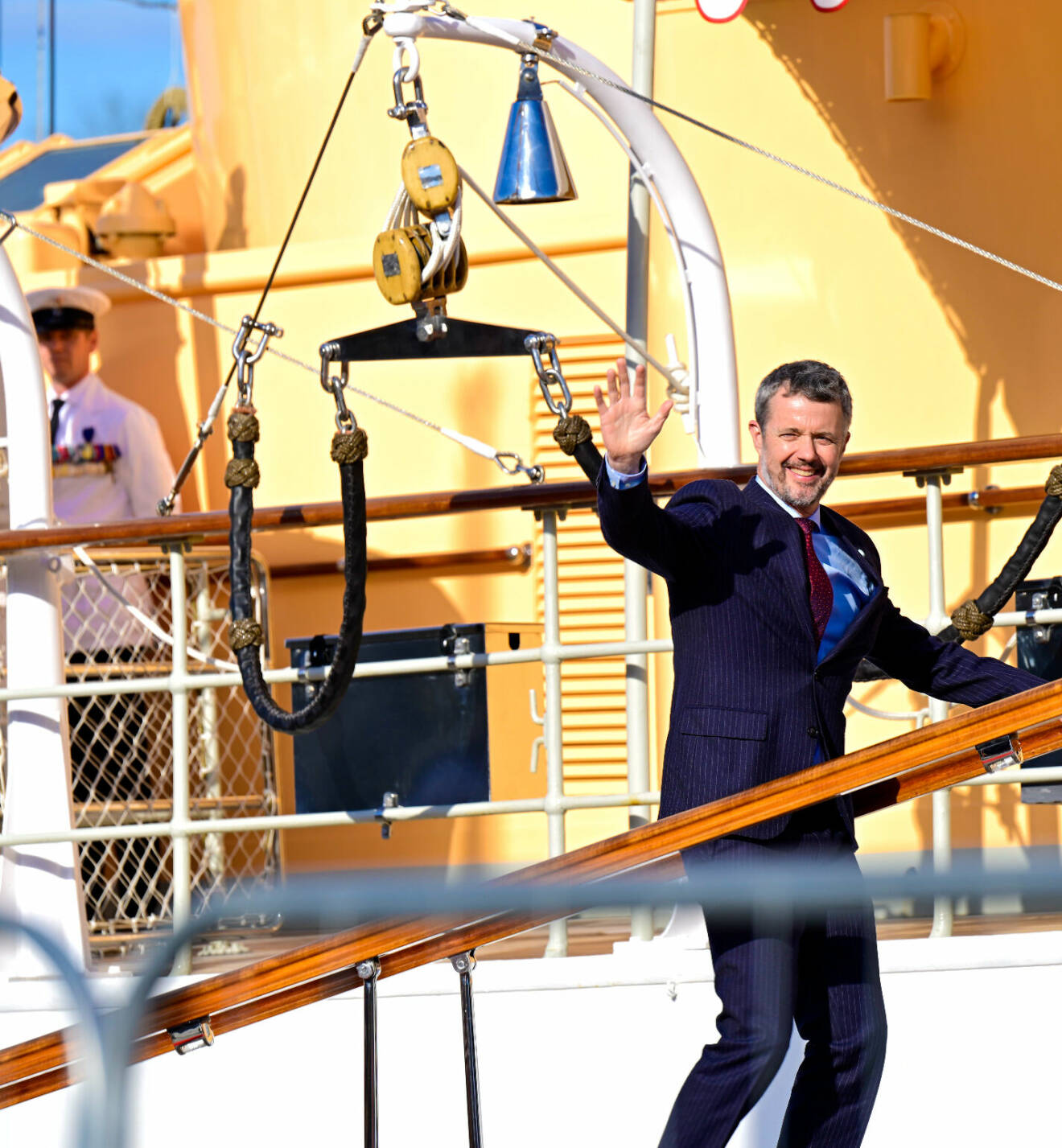 Statsbesök från Danmark – kung Frederik går ombord på Dannebrog inför svarsmottagningen