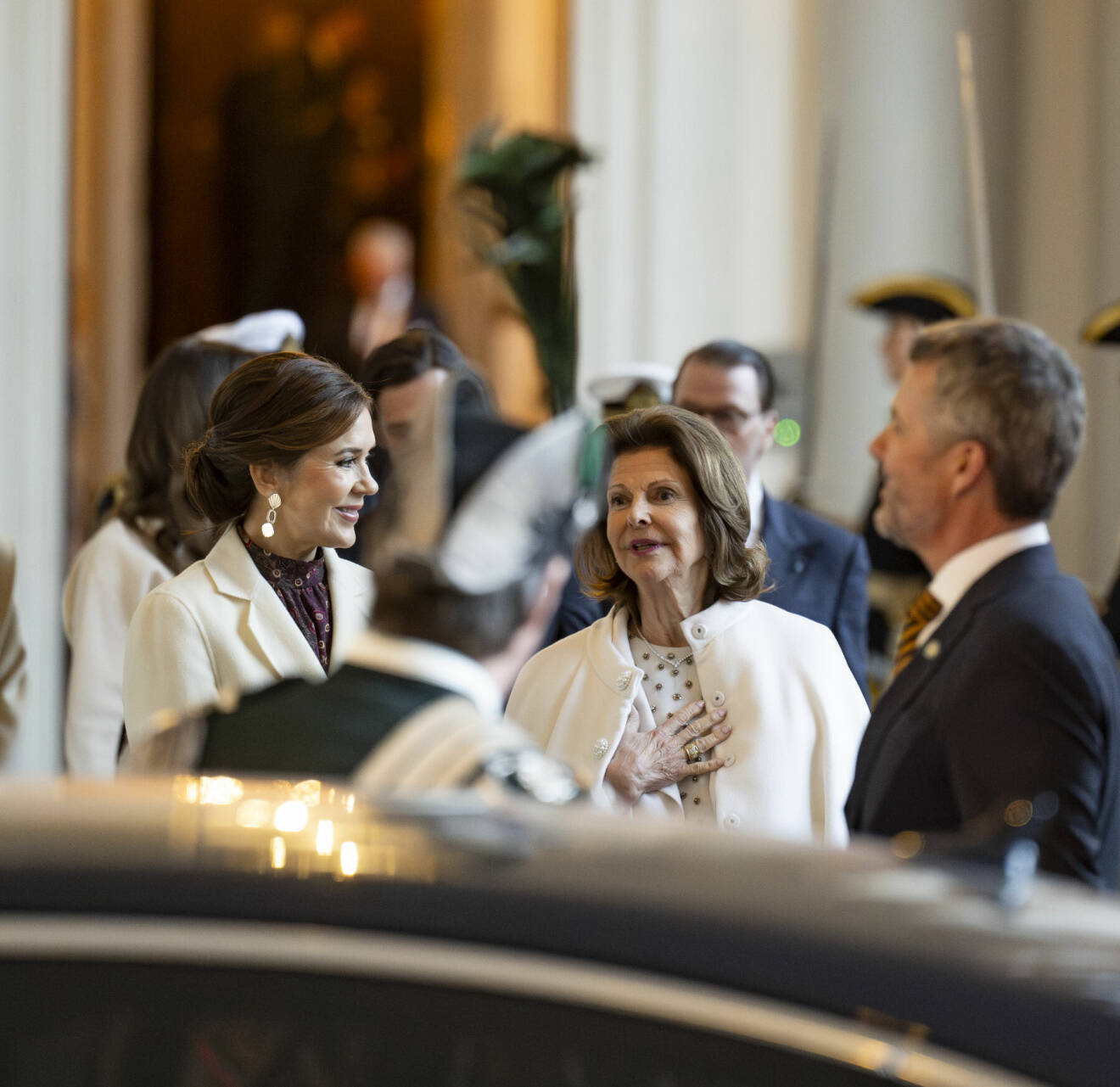 Statsbesök från Danmark: Drottning Silvia med kung Frederik och drottning Mary vid avskedsceremonin