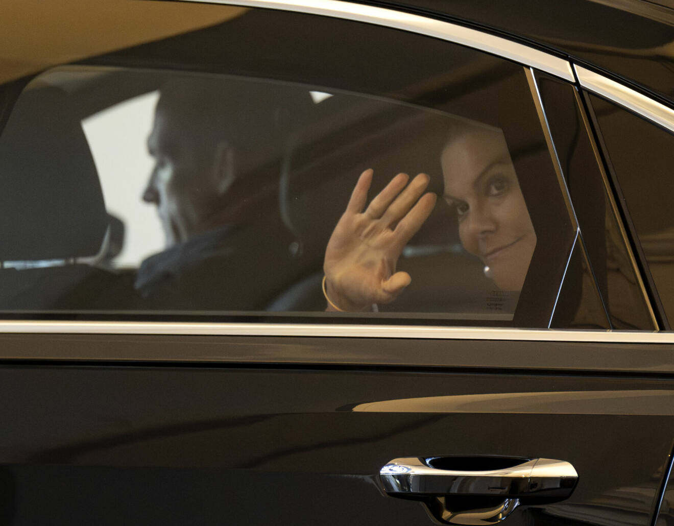 Statsbesök från Danmark: Kronprinsessan Victoria i bilen efter avskedsceremonin