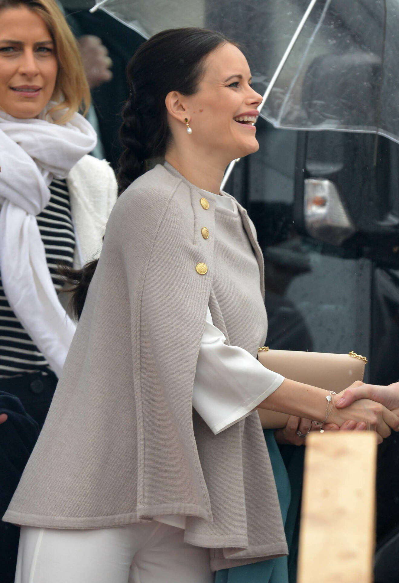 Prinsessan Sofia i stickad cape från Stenströms