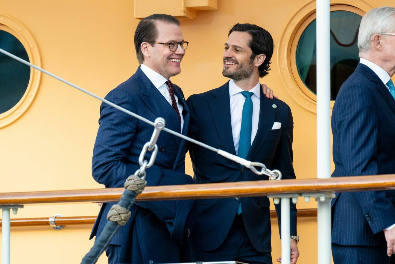 Prins Daniel och prins Carl Philip skrattar ihop