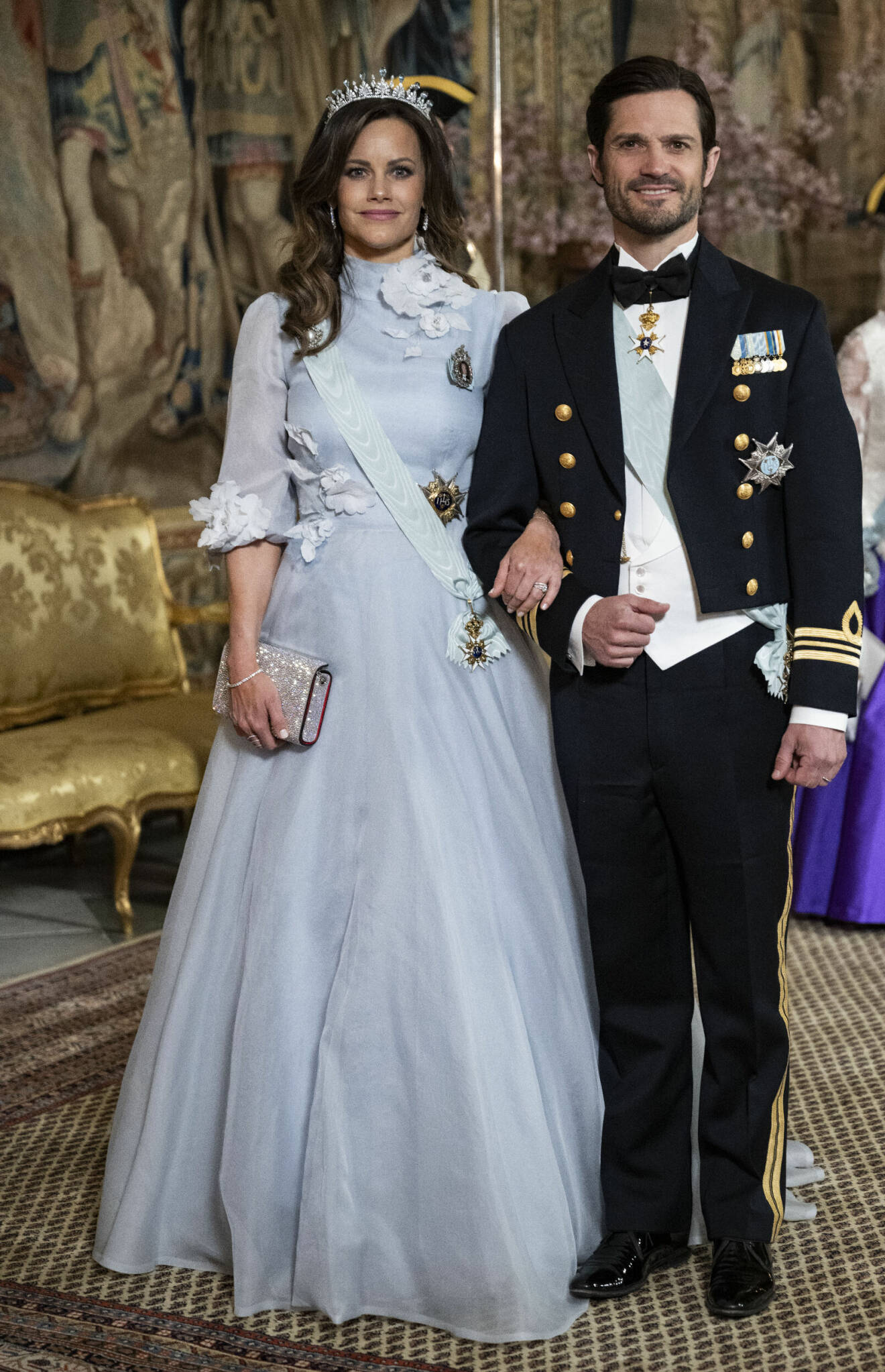 Prinsessan Sofia och prins Carl Philip anländer till banketten på Stockholms slott som kungaparet håller för Danmarks kungapar.