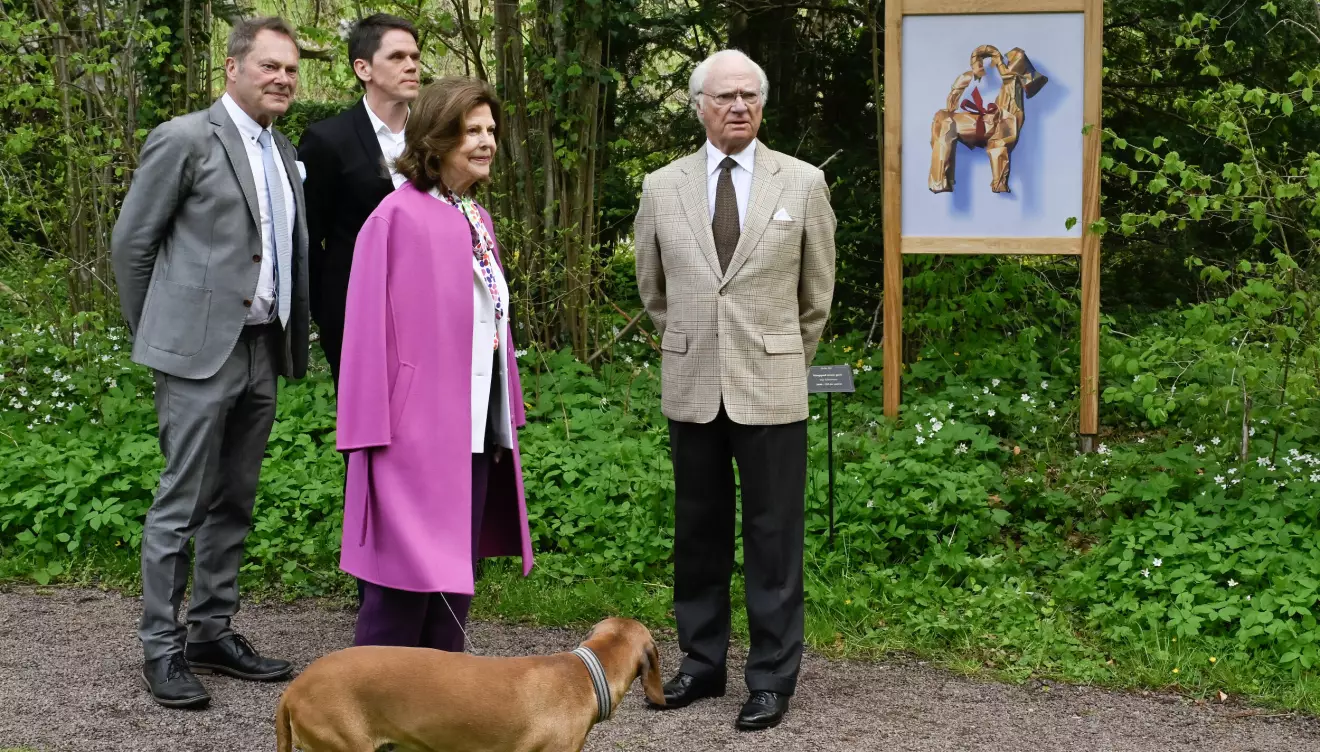 Kungen och Silvia med sin hund.