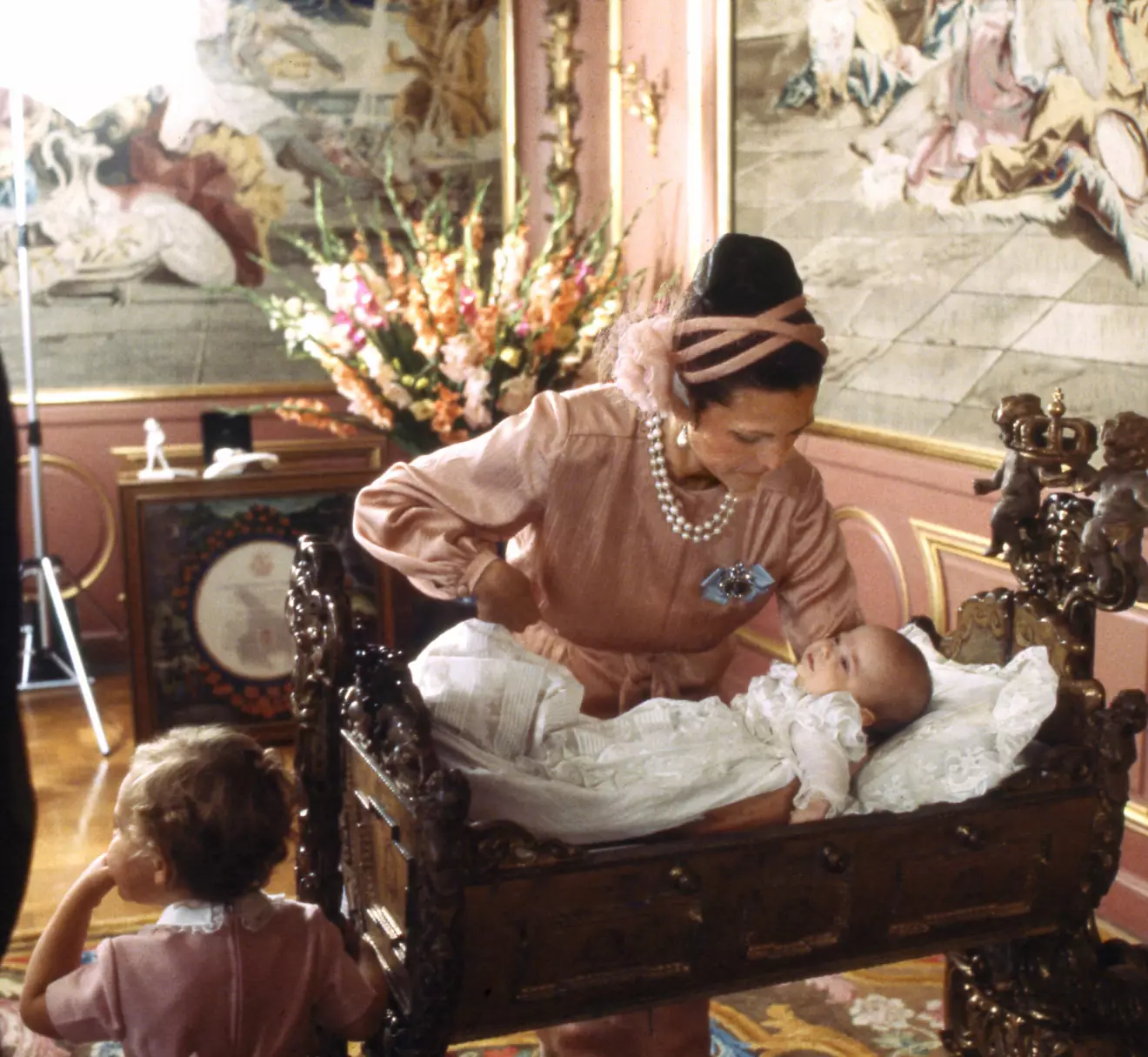 Prins Carl Philips dop 1979 – drottning Silvia vid tronföljarvaggan