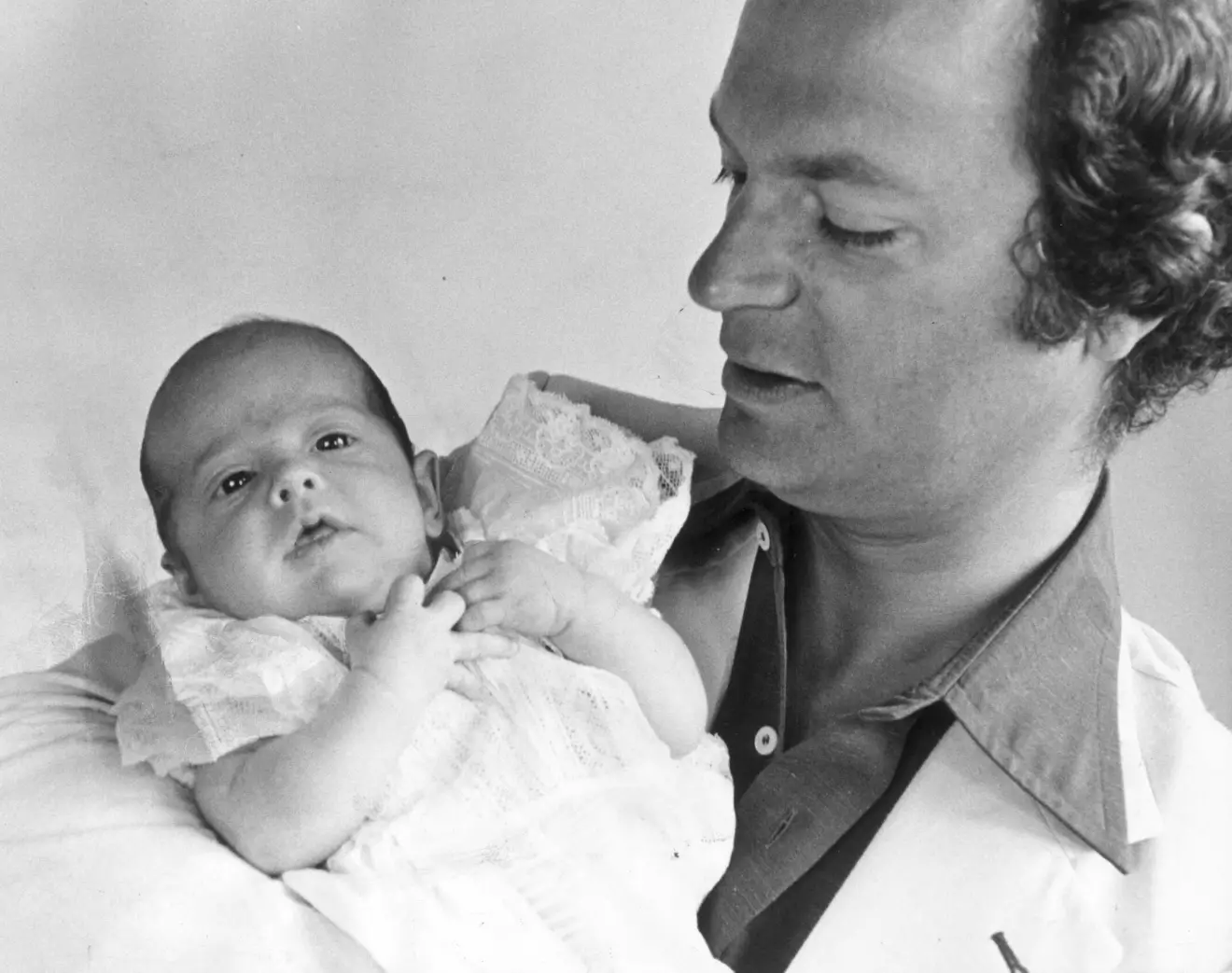 Kungen med prins Carl Philip (då kronprins) 1979