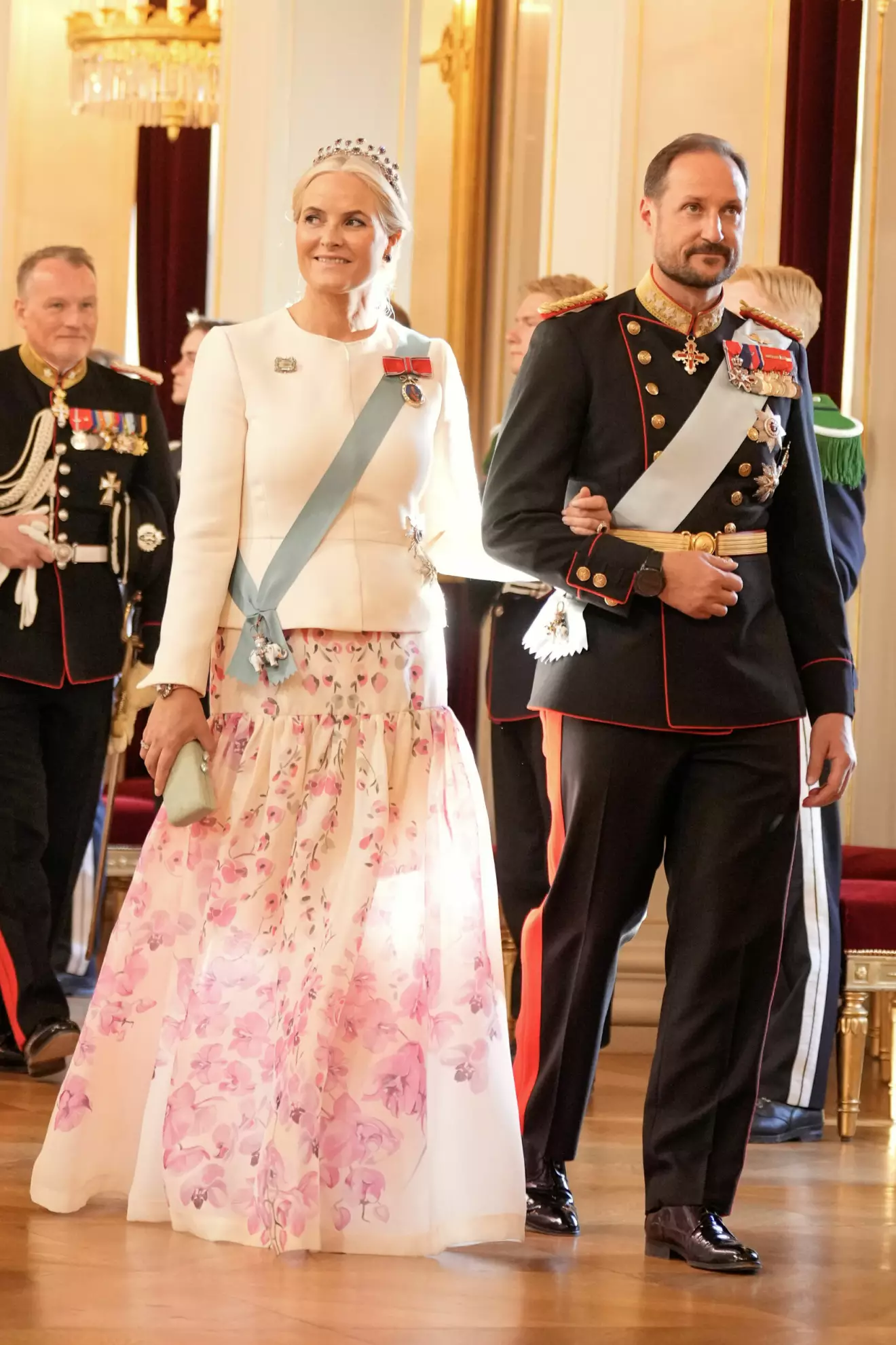 Danska statsbesöket i Norge – kronprinsessan Mette-Marit i rosa klänning från Temperley London