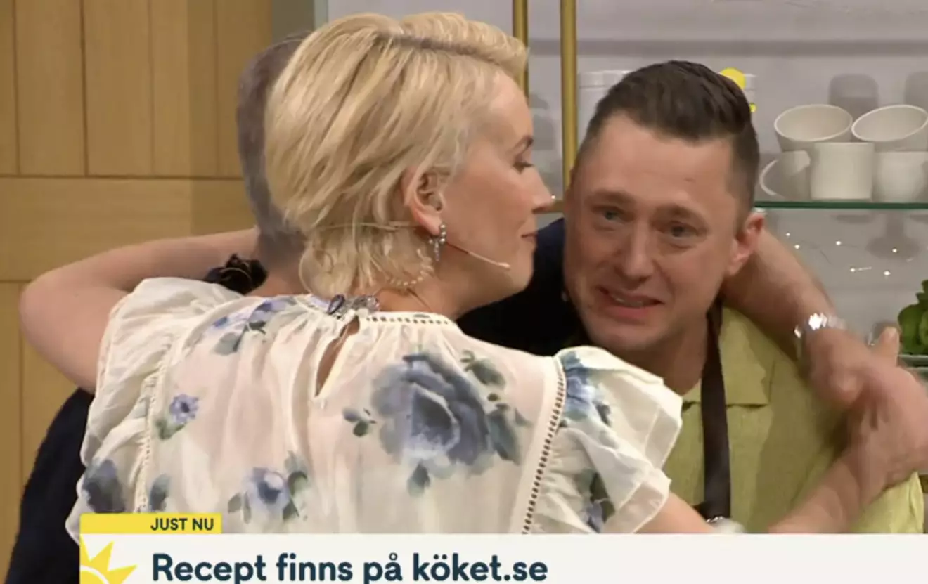 Jenny Strömstedt kramar Per Skoglund och Fredrik Eriksson i Nyhetsmorgon
