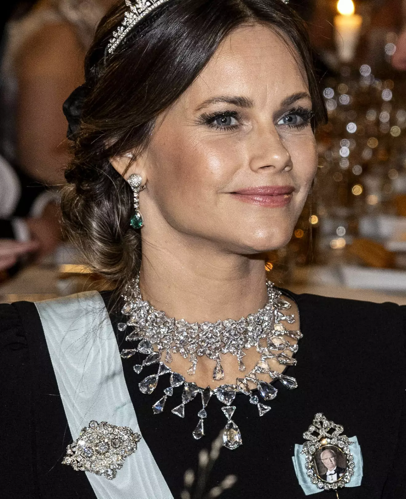 Nobel 2023: Prinsessan Sofia i halsband av Swarovski-kristaller – även kallat kristallglas