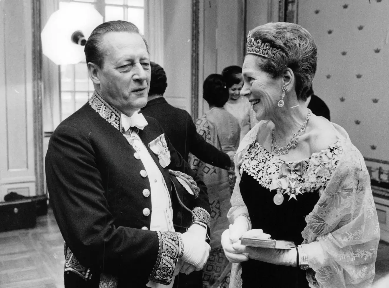 Grevinnan Estelle Bernadotte i sin tiara med vita safirer och turmaliner