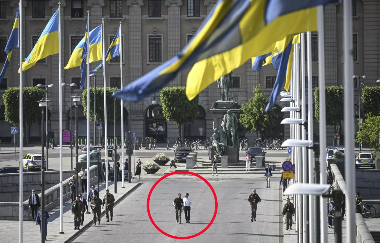 Ulf Kristersson och Ukrainas president Zelenskyj på Norrbro i Stockholm 2024