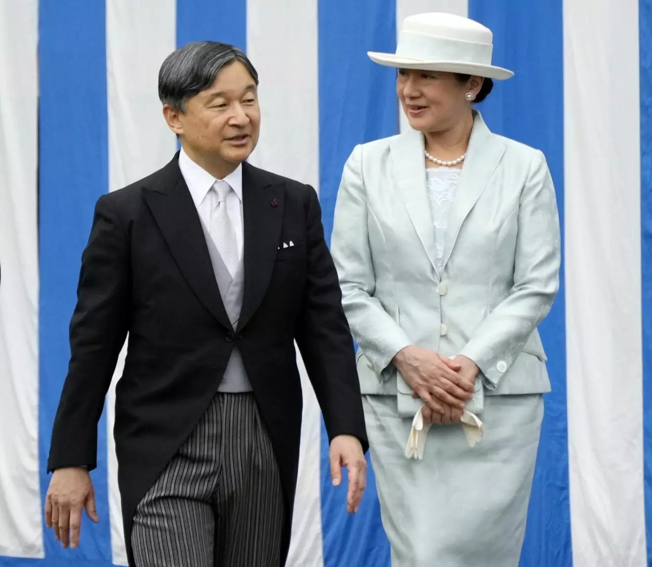 Japans kejsare Naruhito med sin fru kejsarinnan Masako