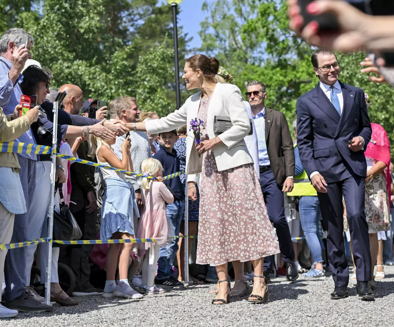Kronprinsessan Victoria och prins Daniel vid nationaldagsfirandet i Nykvarn