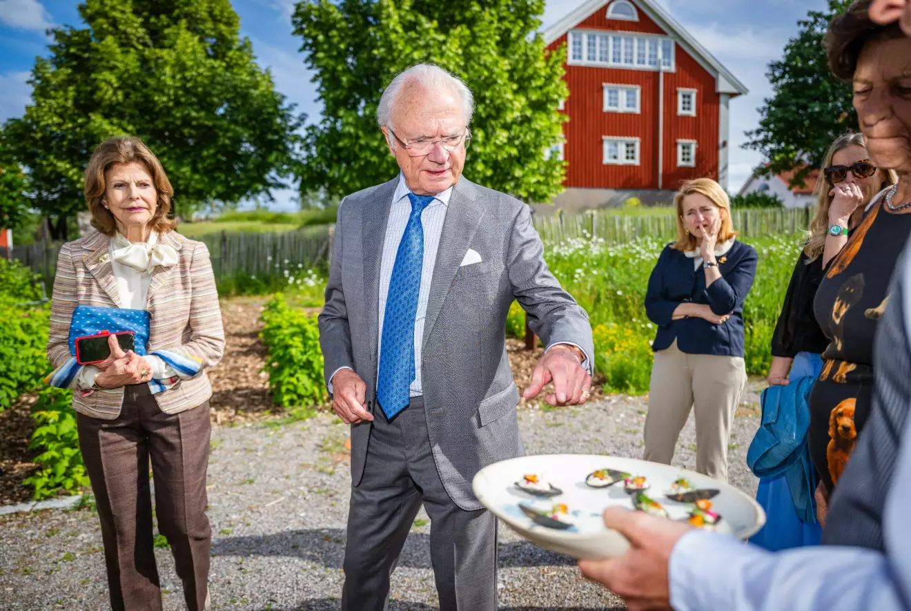 Kungaparet på besök hos Antonia Ax:son Johnson och Axfoundation på Torsåkers gård i Upplands Väsby utanför Stockholm
