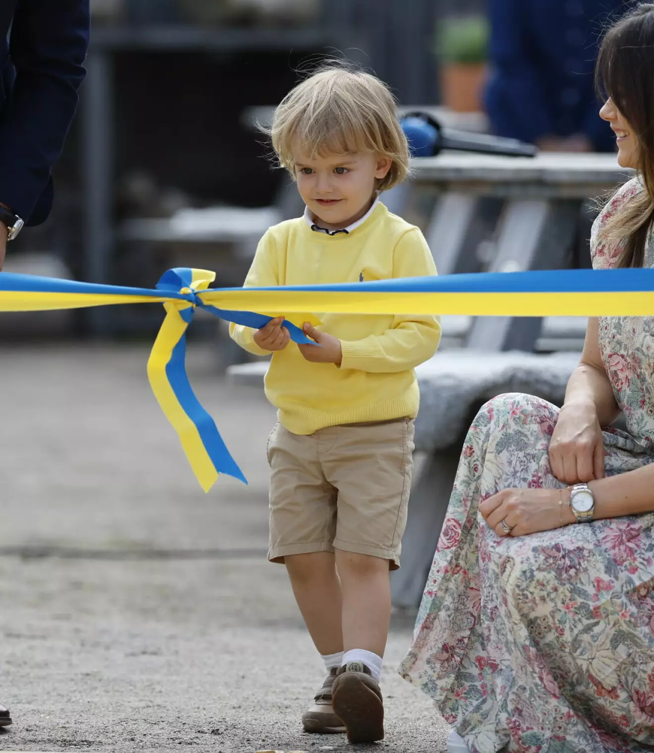 Prins Julian vid invigning av sin lekplats på Naturum Getterön i Varberg i Halland